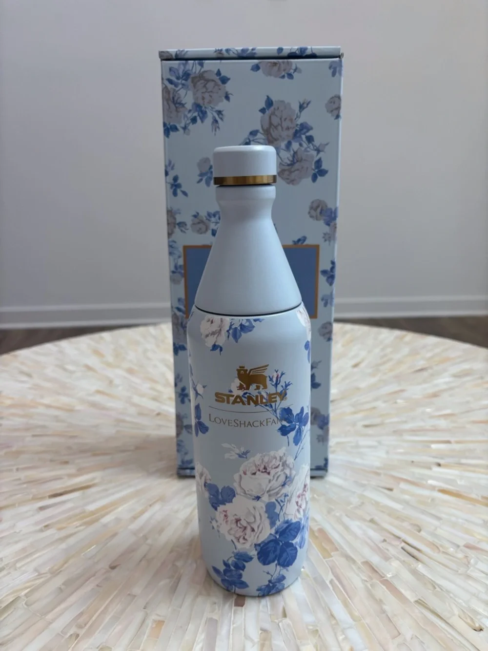 NWOT Stanley x LoveShackFancy Everblooming Roses 20oz All Day Slim Bottle - Picture 4 of 7